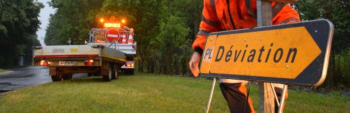 PANNEAU DE SIGNALISATION TEMPORAIRE DE CHANGEMENT DE VOIE ET DE DÉVIATION KD